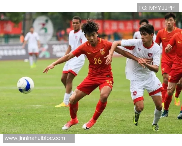 利桑德罗随队恢复有球训练预计10月底前重返赛场